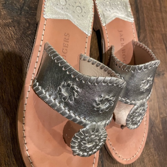 Jack Rogers Metallic Silver Hampton Sandals, Size 10 - Picture 11 of 12